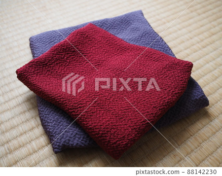 Red and purple furoshiki 88142230