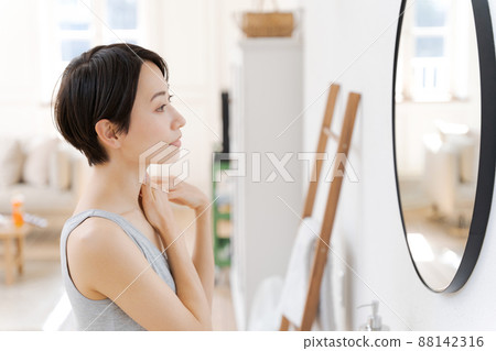 Skin-care woman in her 30's 88142316