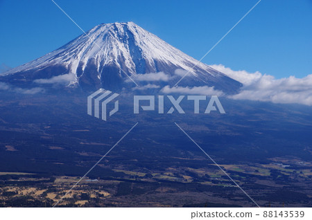 從富士山和朝霧高原井之頭眺望富士宮市 從富士山和朝霧高原井之頭眺望富士宮市 88143539