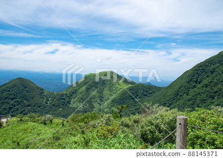 Scenery where you can see the mountains of Sanbesan, Kosanbesan, and Osanbesan, Oda City, Shimane Prefecture Scenery where you can see the mountains of Sanbesan, Kosanbesan, and Osanbesan, Oda City, Shimane Prefecture 88145371