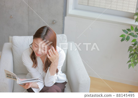 鳥瞰圖_攤書梳頭的女人 88145495
