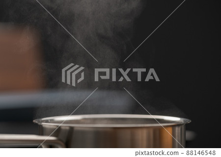 Saicepan with hot boiling water closeup 88146548