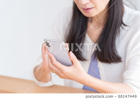 Senior women using smartphones 88147449