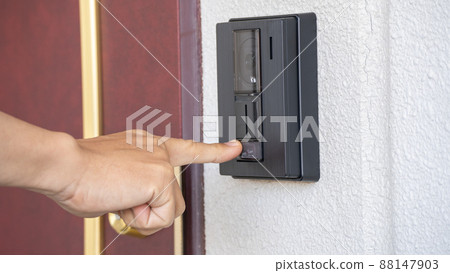 Press the intercom at the entrance Press the intercom at the entrance 88147903