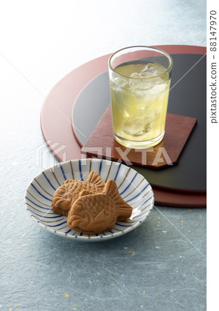 Tea and Japanese confectionery Tea and Japanese confectionery 88147970