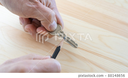 Apply a pencil to the key to smooth the movement 88148656