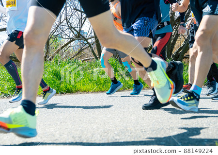 Marathon competition 6 people running Marathon competition 6 people running 88149224