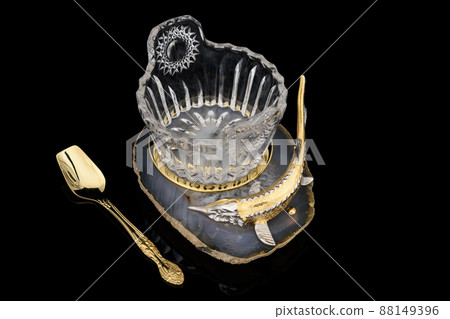 luxury crystal caviar bowl with fish figurine 88149396
