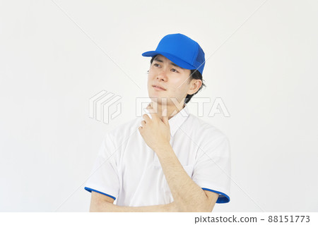 男士馬球衫和帽子製服思維白色背景 88151773