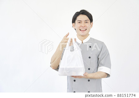 男性餐廳店員外賣白色背景 88151774