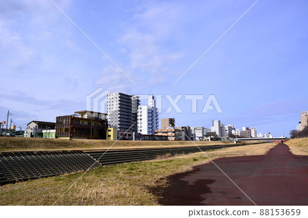 茨城縣水戶市櫻川沿線的街景 茨城縣水戶市櫻川沿線的街景 88153659