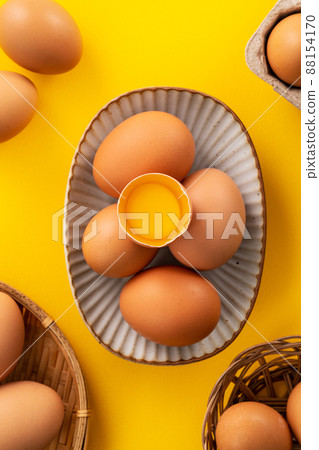 egg egg brown brown yellow Egg in plate egg 生たまご egg egg brown brown yellow Egg in plate egg 生たまご 88154170