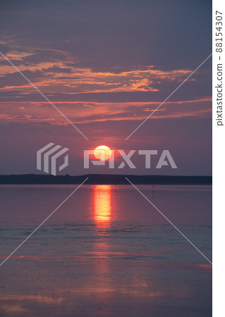 薩羅馬湖上的日落 薩羅馬湖上的日落 88154307