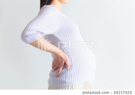 Pregnant women who warp behind their stomachs, warped waist 88157428