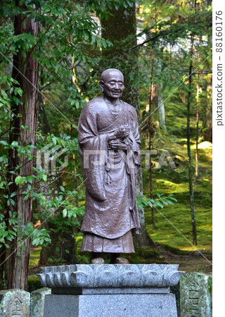 Gyoki statue of Sacred Mountain Temple 88160176