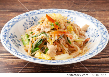 Stir-fried meat vegetables 88161454