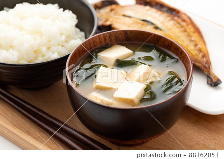 Miso soup with tofu and wakame seaweed (Japanese food) Miso soup with tofu and wakame seaweed (Japanese food) 88162051