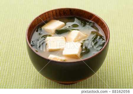 Miso soup with tofu and wakame Miso soup with tofu and wakame 88162056