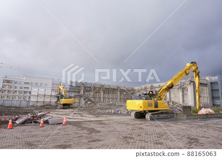 破舊公共建築拆遷現場風光 破舊公共建築拆遷現場風光 88165063