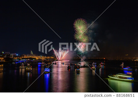 Night view of the Dadaocheng Fireworks Festival 88168651