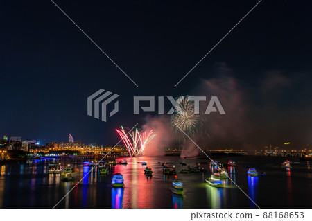 Night view of the Dadaocheng Fireworks Festival 88168653