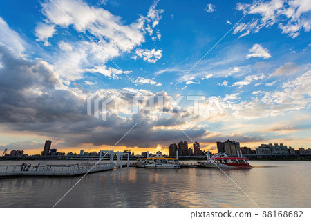 Sunset river landscape along the Dadaocheng area 88168682