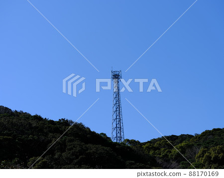 建在海邊山上的無線電塔 建在海邊山上的無線電塔 88170169