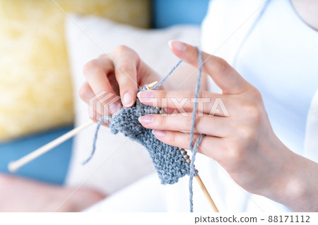 Hands of women knitting [Parts cut] 88171112