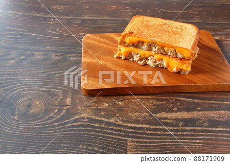 金槍魚融化金槍魚熱三明治 88171909