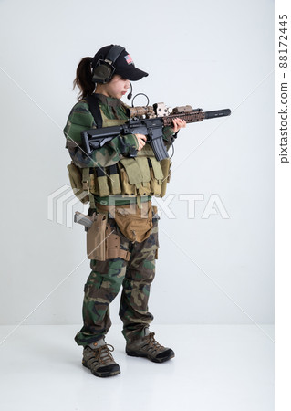 Female soldier holding a gun 88172445