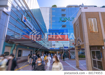 Yokohama cityscape of Japan BA.2 Multiple infection explosion ... Bustle in front of Yokohama station ... Why Korea has more than 380,000 people = March 14 Yokohama cityscape of Japan BA.2 Multiple infection explosion ... Bustle in front of Yokohama station ... Why Korea has more than 380,000 people = March 14 88174953