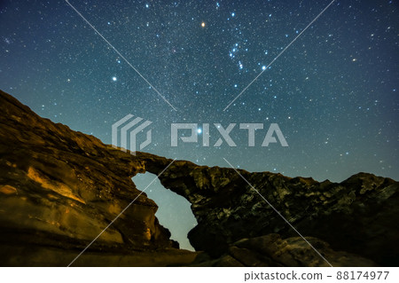 獵戶座,銀河系在冬天從城島,馬之星門 獵戶座,銀河系在冬天從城島,馬之星門 88174977