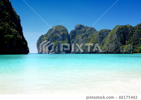 Maya Bay Now Reopened 2022, Amazing Maya Bay on Phi Phi Islands, Krabi, Thailand Maya Bay Now Reopened 2022, Amazing Maya Bay on Phi Phi Islands, Krabi, Thailand 88175482