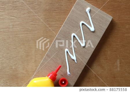 木頭和木頭膠 88175558