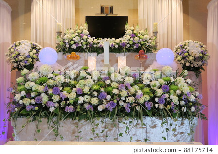 Fashionable flower altar with dahlia Fashionable flower altar with dahlia 88175714