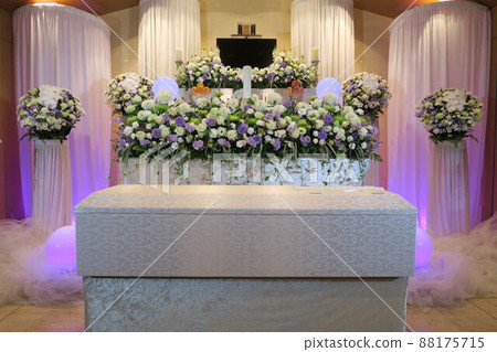 Fashionable flower altar with dahlia Fashionable flower altar with dahlia 88175715