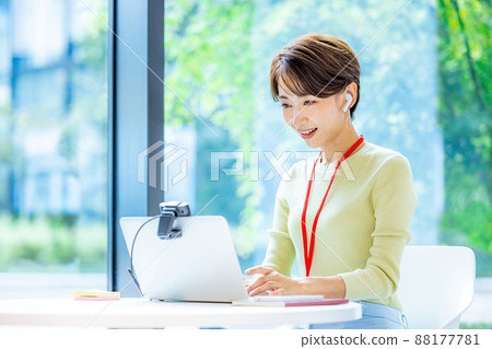 Female online office shooting cooperation: LINK FOREST 88177781