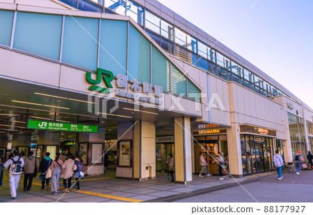View of Yokohama cityscape of Japan, such as in front of Sakuragicho station. Corona is a terrible thing, but in the same scene as usual ... 88177927