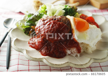 Loco moco bowl (hamburger) 88178605
