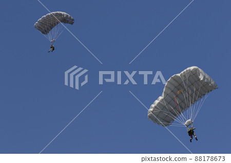 Airborne descent exercise Airborne descent exercise 88178673
