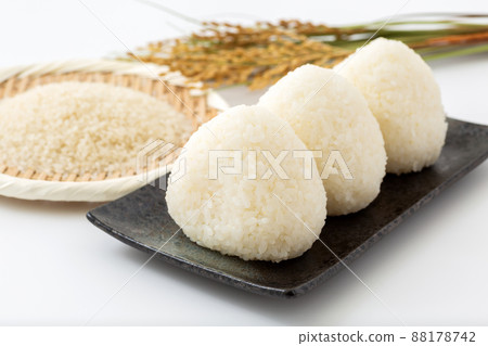 rice ball  88178742