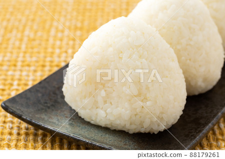 rice ball  88179261