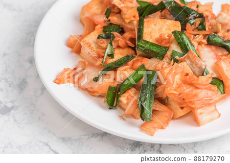 Stir-fried tofu and kimchi 88179270