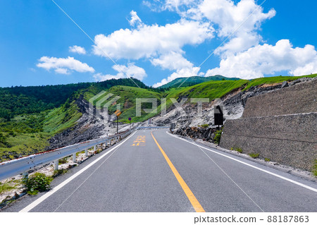 夏季的志賀高原 滋賀草津道路沿線的志賀高原(群馬縣草津町) 夏季的志賀高原 滋賀草津道路沿線的志賀高原(群馬縣草津町) 88187863