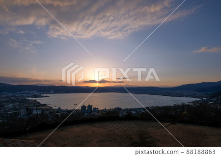 Lake Suwa and the setting sun from Tateishi Park, Suwa City, Nagano Prefecture Lake Suwa and the setting sun from Tateishi Park, Suwa City, Nagano Prefecture 88188863