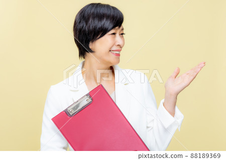 女高級姿勢 88189369