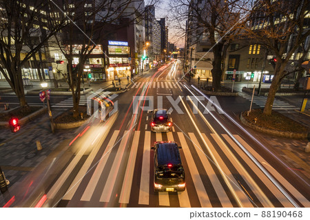 甲州街道夜景路晚上日落汽車照明 88190468