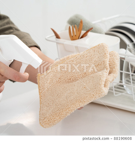 clean, wipe the table, housework, housework, clean wipe table, housekeeper クリーナー 88190608