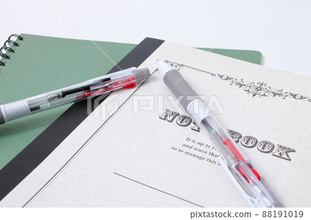 Notebook, pen, ballpoint pen, memo, stationery, business, school, notepad, study, stationery, education Notebook, pen, ballpoint pen, memo, stationery, business, school, notepad, study, stationery, education 88191019
