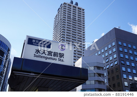 Suitengumae Station on the Hanzomon Line Suitengumae Station on the Hanzomon Line 88191446